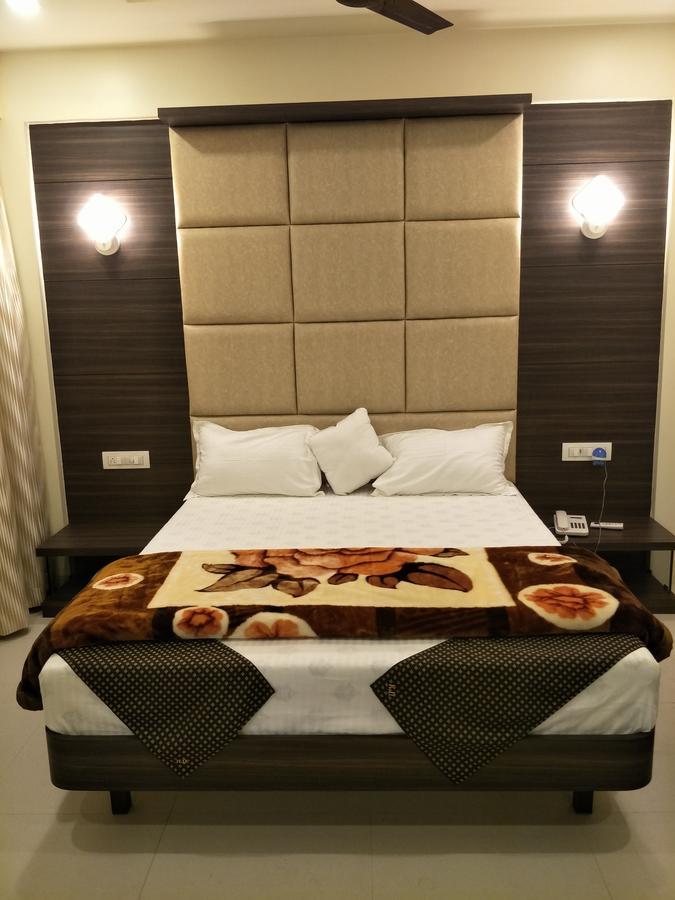 K D Residency Hotel Kalyān Eksteriør billede